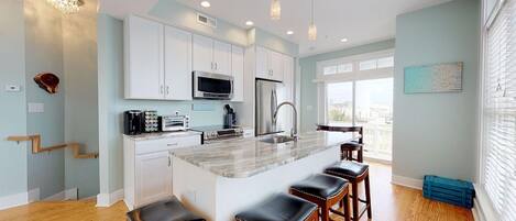 Refrigerador, microondas, horno, placa de cocina