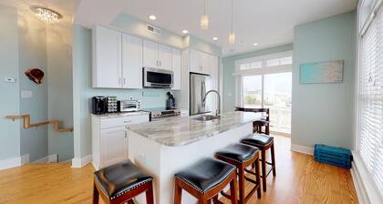 GREAT OCEAN VIEWS!!! BEAUTIFUL 2 BR/2 bath LUXURY CONDO SLEEPS 6