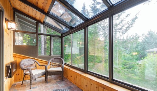 Amazing cabin close to lifts, brewery, dining, hiking and biking.