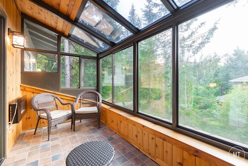 Amazing cabin close to lifts, brewery, dining, hiking and biking.