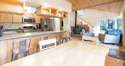 Amazing cabin close to lifts, brewery, dining, hiking and biking.