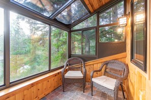 Interior - Amazing cabin close to lifts, brewery, dining, hiking and biking. (Anchorage)