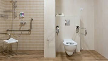 Kamar Single Deluks, 1 Tempat Tidur King | Kamar mandi | Shower, handuk, sabun, dan sampo