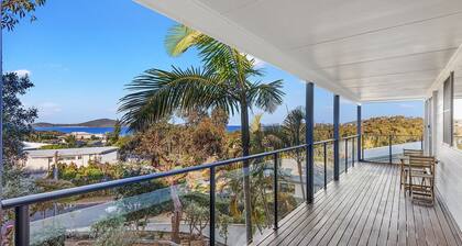 Island View - 80 Lentara St - Large Family Home, Pool, WIFI and Sweeping Views of Fingal