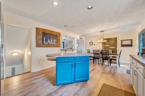 Dining - Beautiful! So many amenities! This is your house! (Moneta)