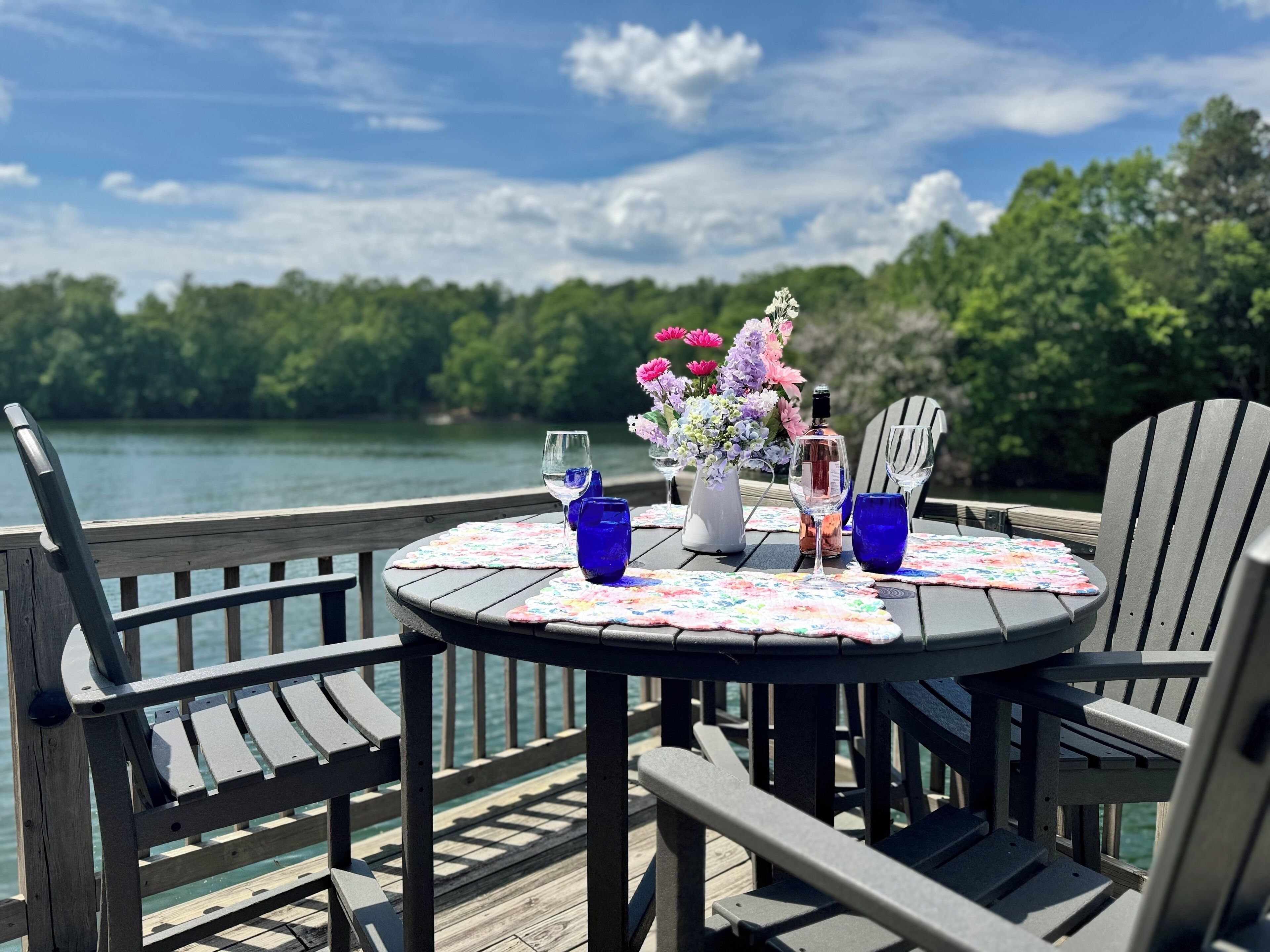 Lakefront with Amazing Amenities! Quiet cove, SUPs, Fire Table, Game Room, Pets 