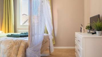 2 habitaciones, tabla de planchar con plancha, wifi y ropa de cama