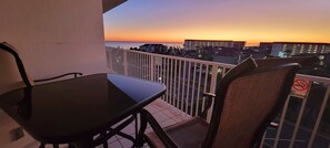 Outdoor dining - Free Beach Service-Beachfront 6th Floor (Fort Walton Beach)