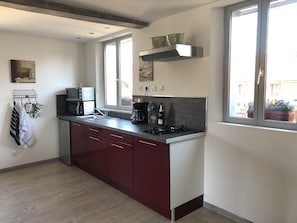 Fridge, microwave, oven, stovetop - Gîte in the heart of a valley with terrace 20 minutes from Amiens (Bergicourt)