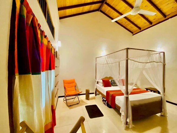 Select-Comfort-Betten, Zimmersafe, individuell dekoriert