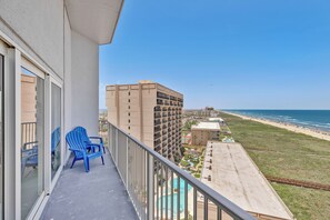 Property grounds - Remodeled Beachfront Penthouse with Ocean Views for Miles! Community Pool & Beach Access! (South Padre Island)