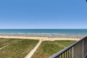 On the beach - Remodeled Beachfront Penthouse with Ocean Views for Miles! Community Pool & Beach Access! (South Padre Island)