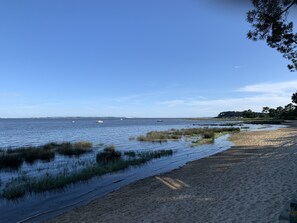 Beach nearby - Villa Arcachonaise on the 2nd line of the basin, a few metres from the beach (Claouey, Lège-Cap-Ferret)