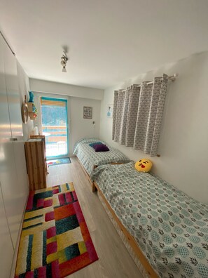 3 chambres, fer et planche à repasser, Wi-Fi gratuit, draps fournis