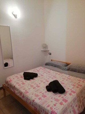 Free WiFi, bed sheets