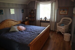 2 bedrooms, iron/ironing board, free WiFi