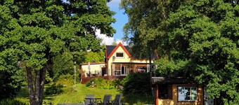 Lovely cottage on lakeside plot