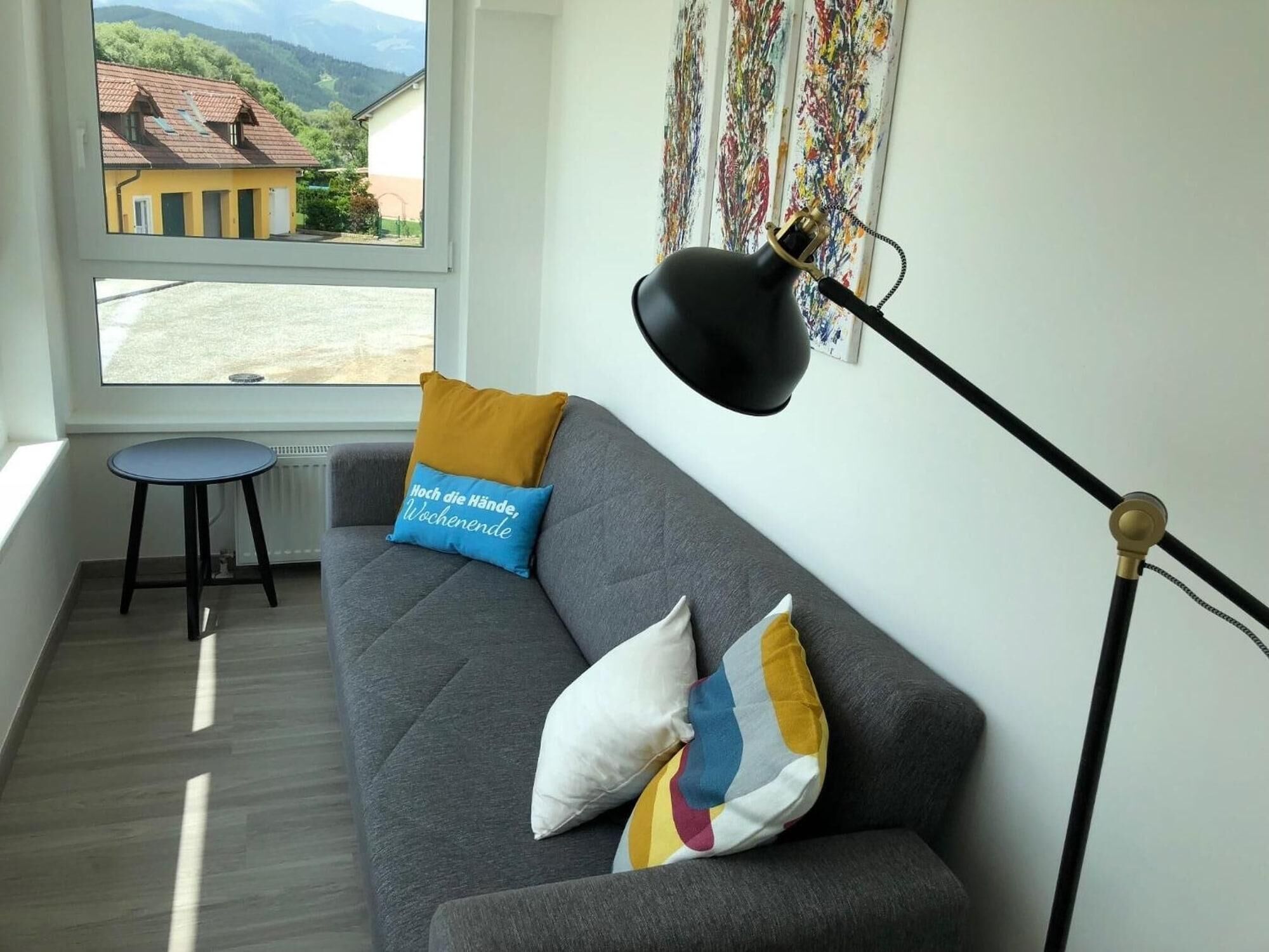 Zimmersafe, Schreibtisch, laptopgeeigneter Arbeitsplatz