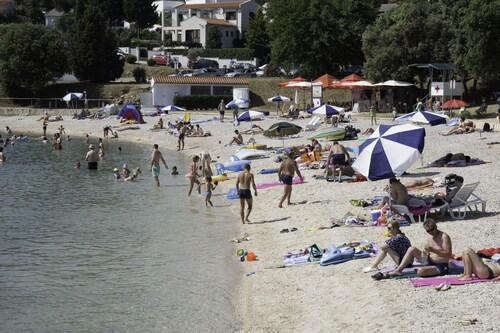 -Tolle Maisonette Wohnung 
-mit Meerblick 
-liegt direkt am Strand  
-Tiefgarage