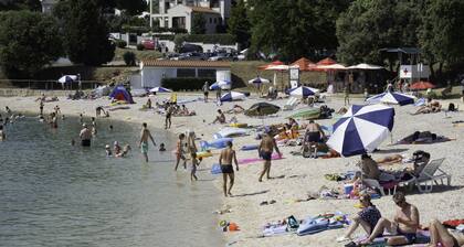 -Tolle Maisonette Wohnung
-mit Meerblick
-liegt direkt am Strand
-Tiefgarage