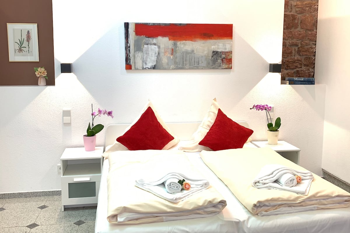 1 bedroom, desk, laptop workspace, free WiFi