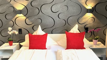 Quarto casal conforto | 1 quarto, escrivaninha, espaço de trabalho para notebook