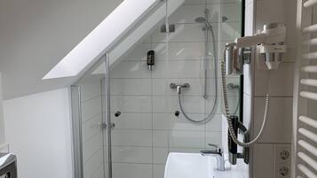 Junior Apartment | Bathroom | Shower, hair dryer, towels