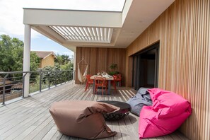 Outdoor dining - Magnificent new 9-person villa 150 m from the ocean (Hourtin)