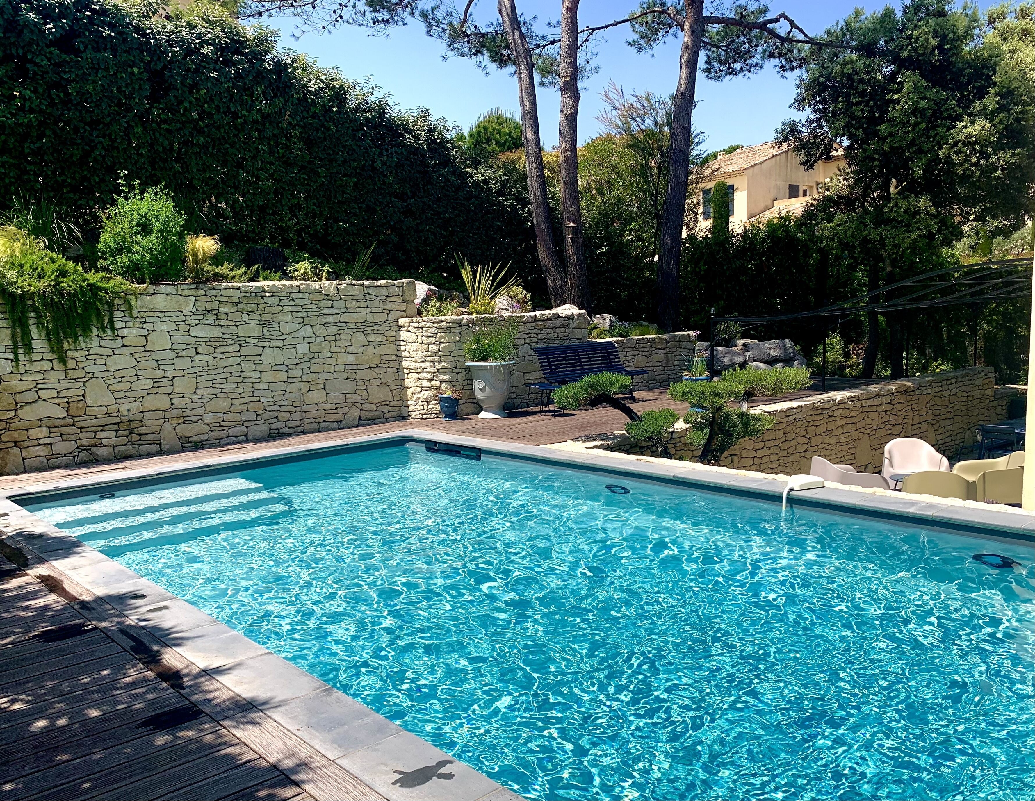 Piscine et terrasses - villa Roucas - Domaine et golf de Pont Royal 