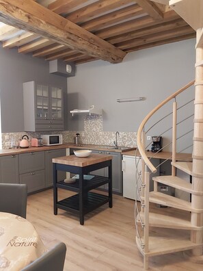 Fridge, microwave, oven, stovetop - Gîte  dans longère en Normandie (Athis val de rouvre)