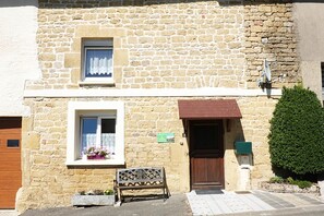 Exterior detail - Relais Ermesinde: Self-catering cottage in the countryside (Marville)