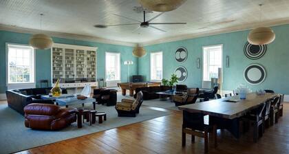 Luxury Apartment overlooking Center Harbor in Brooklin