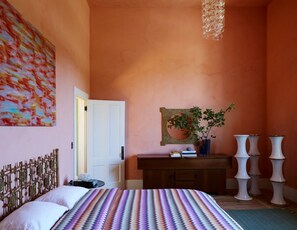 2 bedrooms, iron/ironing board, travel cot, free WiFi