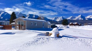 Exterior - Clean and Cozy Home Away from Home! (Stanley)