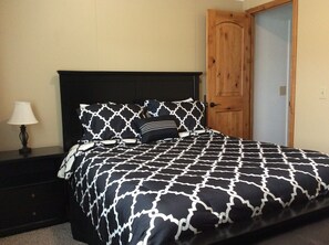 2 bedrooms, free WiFi, bed sheets - Clean and Cozy Home Away from Home! (Stanley)