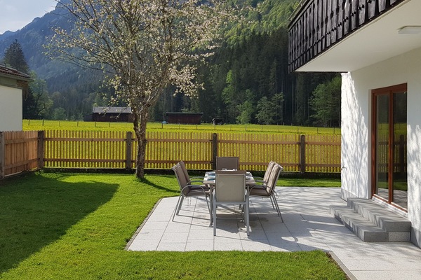 Südwest-Terrasse mit Bergblick