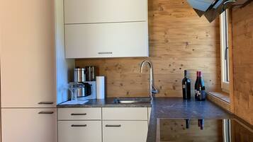 Køleskab, ovn, kogeplade, opvaskemaskine