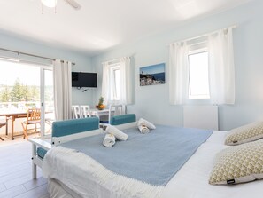 1 habitación, tabla de planchar con plancha, wifi y ropa de cama 