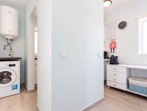 Interior - Mariners (1) - Bright and stylish apartment - walk to the beach (Luz)