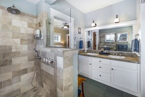 Shower, eco-friendly toiletries, hair dryer, towels - Chef's Kitchen, Salish Sea View, EV Charger: This is The Cottage on Cedar Street (Friday Harbor)