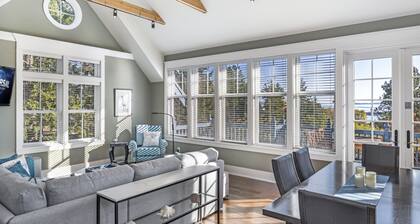 Chef's Kitchen, Salish Sea View, EV Charger: This is The Cottage on Cedar Street