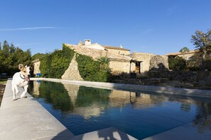 Outdoor pool, a heated pool - Superb apartment-villa in Bastide Jouval & private heated pool (Gordes)