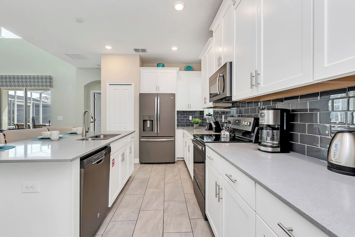 Sleek Kitchen of the Home in Davenport Florida - Fully-equipped kitchen  - A functional layout and ergonomic design for ease of use. - A stylish space that's as practical as it is beautiful