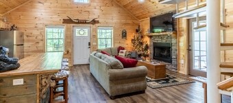 Hot Tub - Fire Pit - Covered Porch