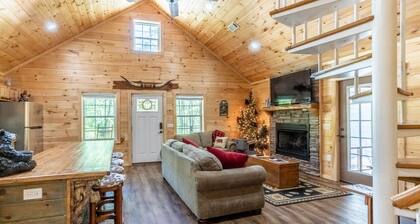 Hot Tub - Fire Pit - Covered Porch