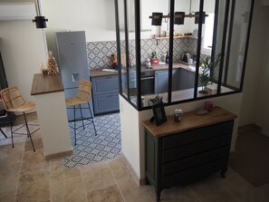 Fridge, microwave, oven, stovetop