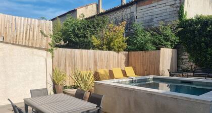 House with an outdoor pool in Saint-Rémy-de-Provence