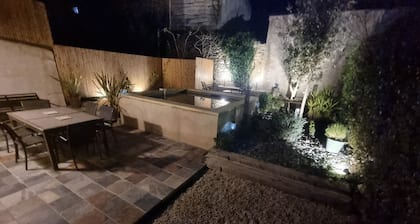 House with outdoor swimming pool in Saint Rémy de Povence