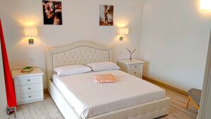 A bedroom with a large bed, two bedside tables, and two wall-mounted lamps. - Villa Vagne Sunset Lake View Patio (Tremosine)
