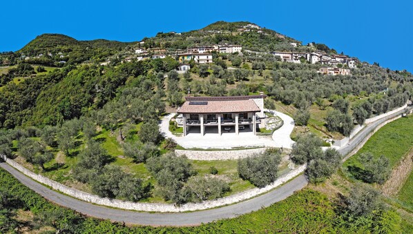 Exterior - Villa Vagne Sunset Lake View Patio (Tremosine)